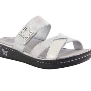 Alegria Victoriah Silver Sandal Size 7 (36) Excellent Condition Leather Comfort
